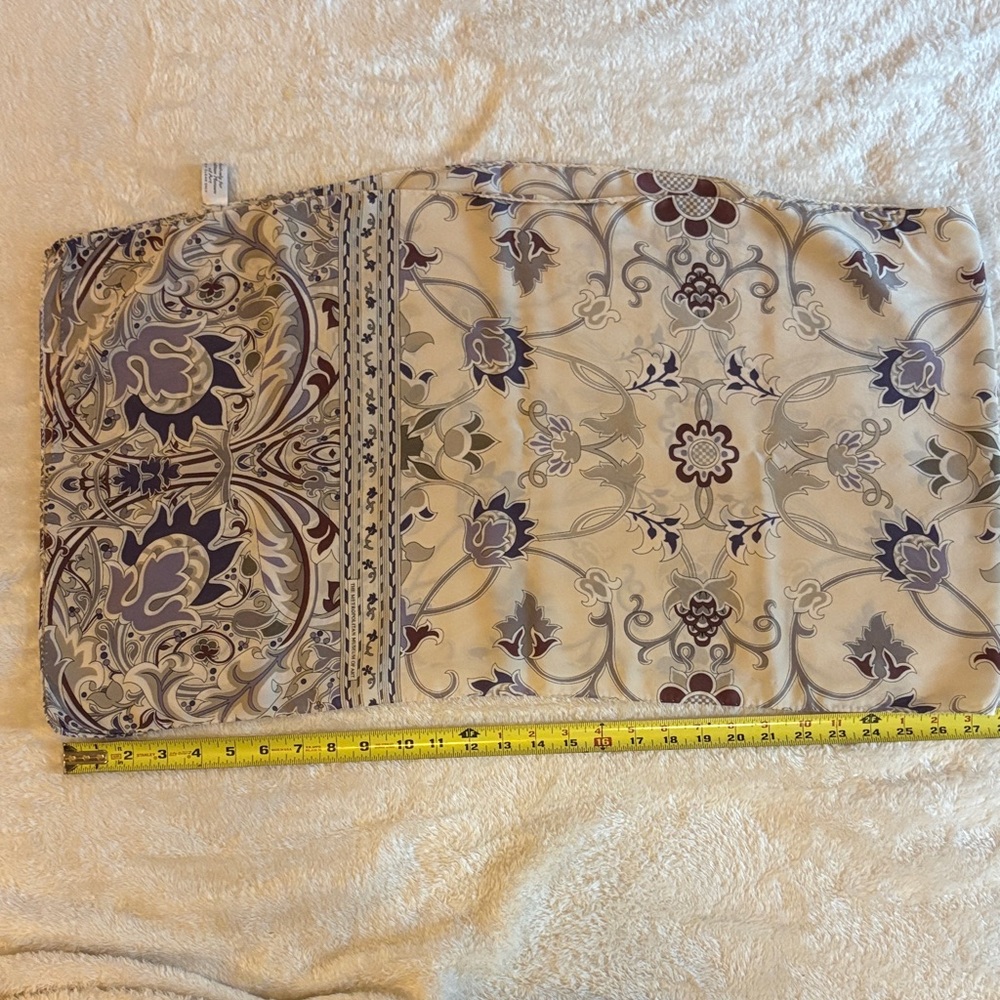 Elegant Floral Pattern Scarf Wrap in Cream and Lavender